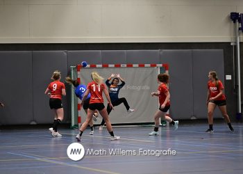 Handbaldames starten met overwinning hv holten 