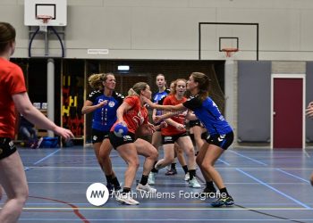 Handbaldames starten met overwinning hv holten 