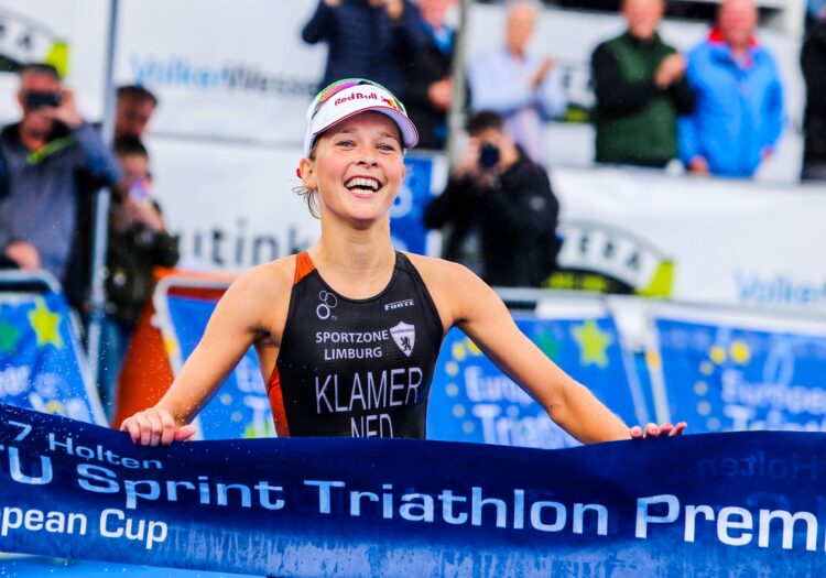 Atleten uit 20 verschillende landen vertonen hun kunsten in Holten tijdens 37ste editie van Triathlon Holten triathlon 